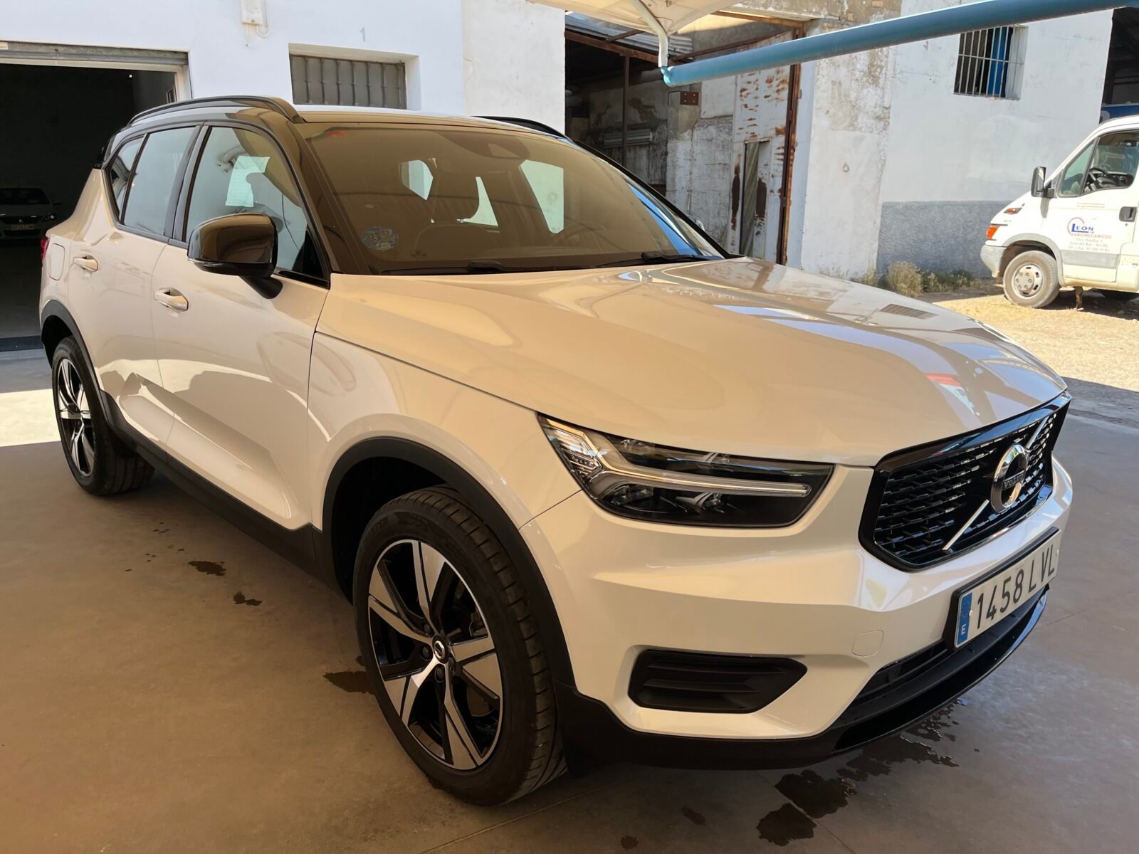 VOLVO XC40 T4 -DESIGN RECHAGER