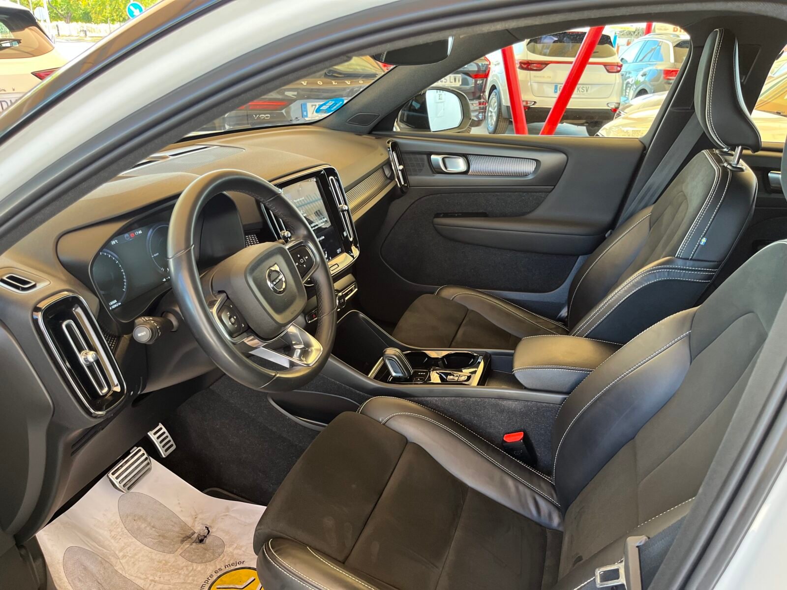 VOLVO XC40 T4 -DESIGN RECHAGER