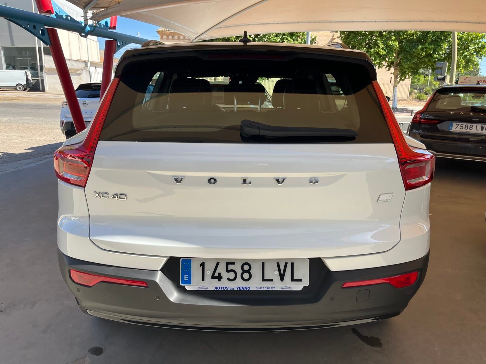 VOLVO XC40 T4 -DESIGN RECHAGER