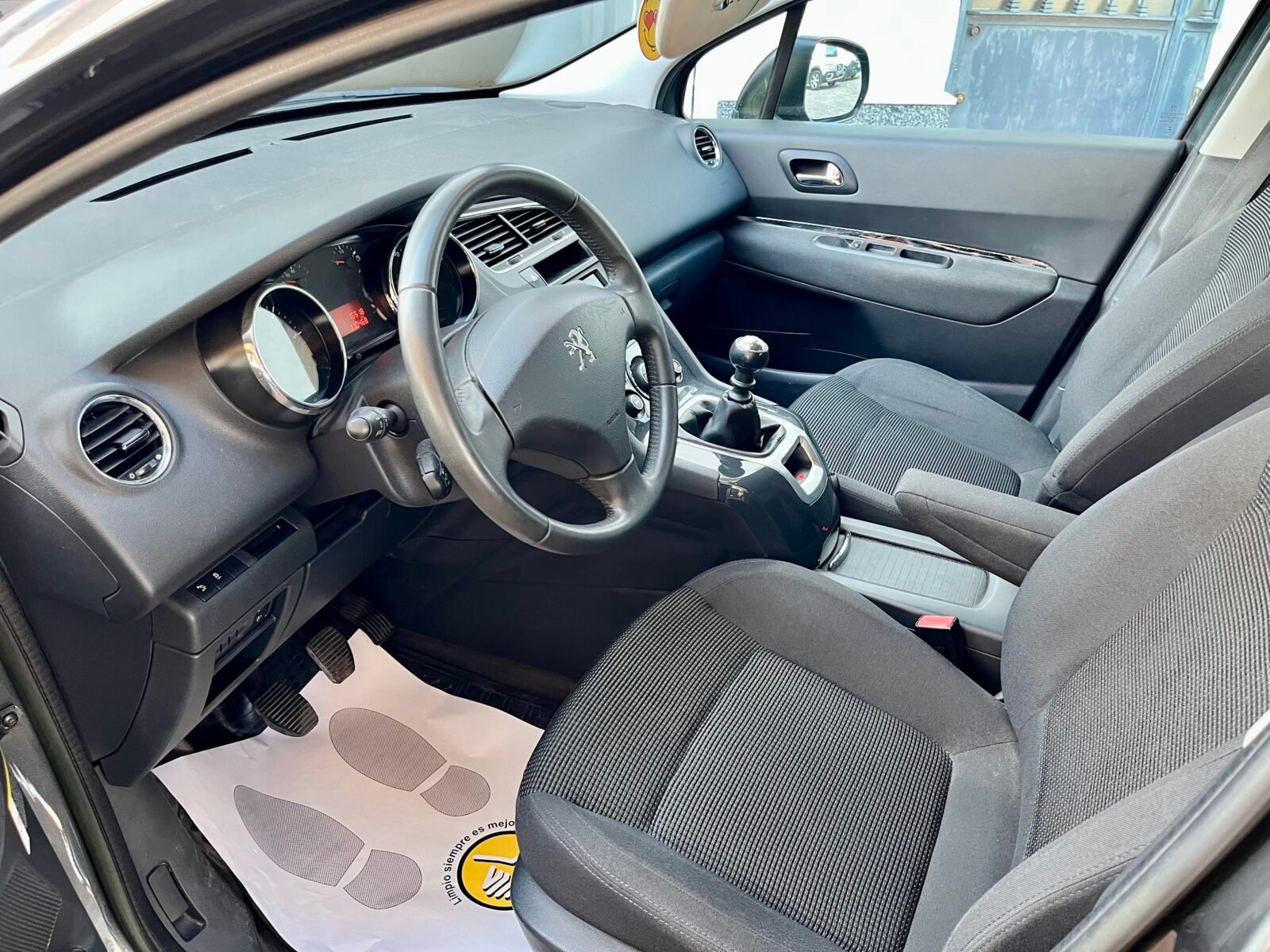 PEUGEOT 5008 1.6 hdi active