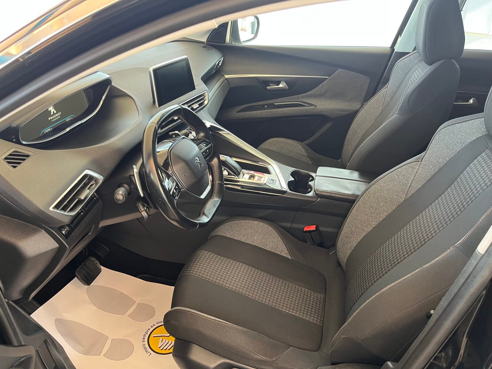 PEUGEOT 3008 1.6 hdi active
