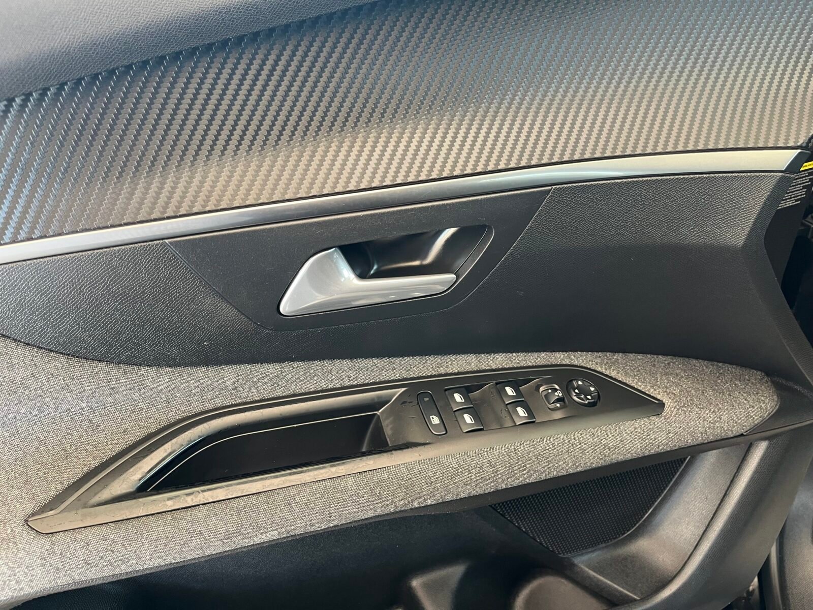 PEUGEOT 3008 1.6 hdi active