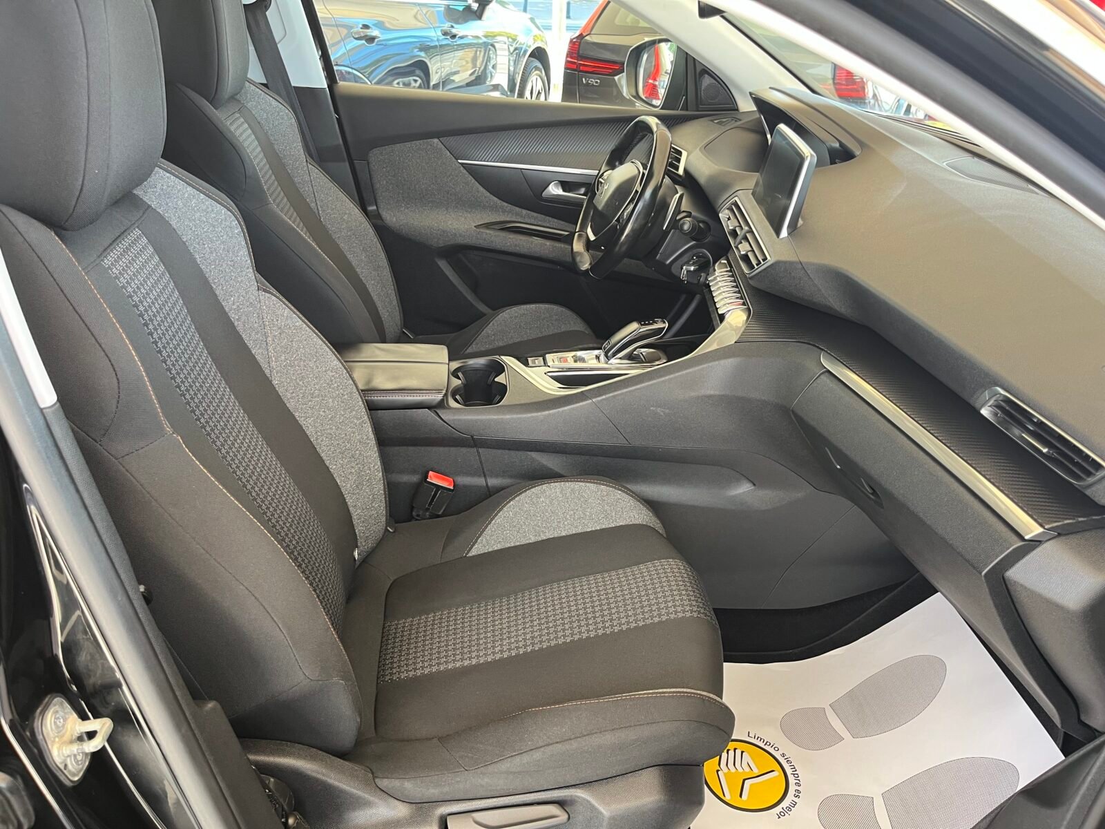 PEUGEOT 3008 1.6 hdi active