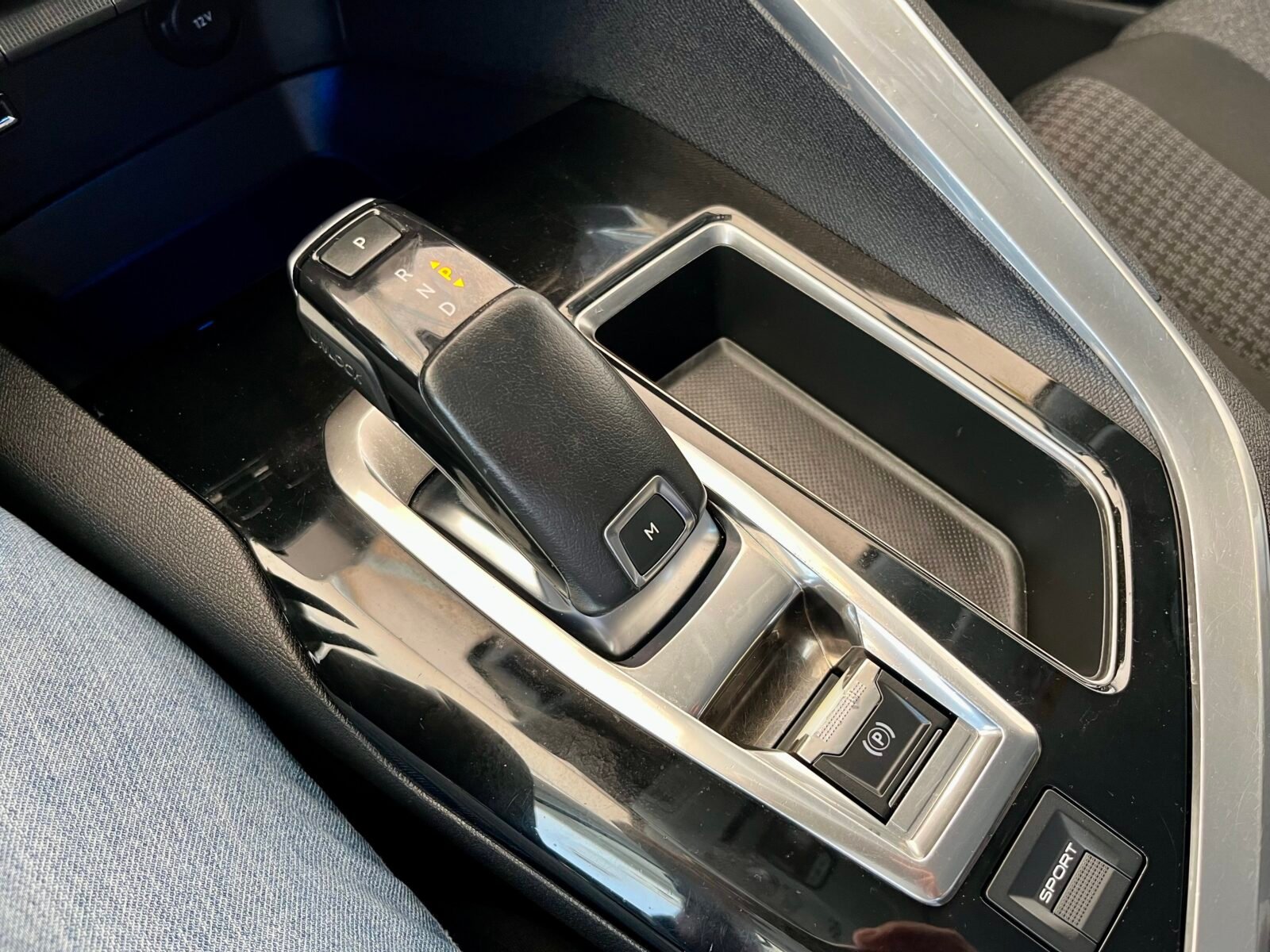 PEUGEOT 3008 1.6 hdi active
