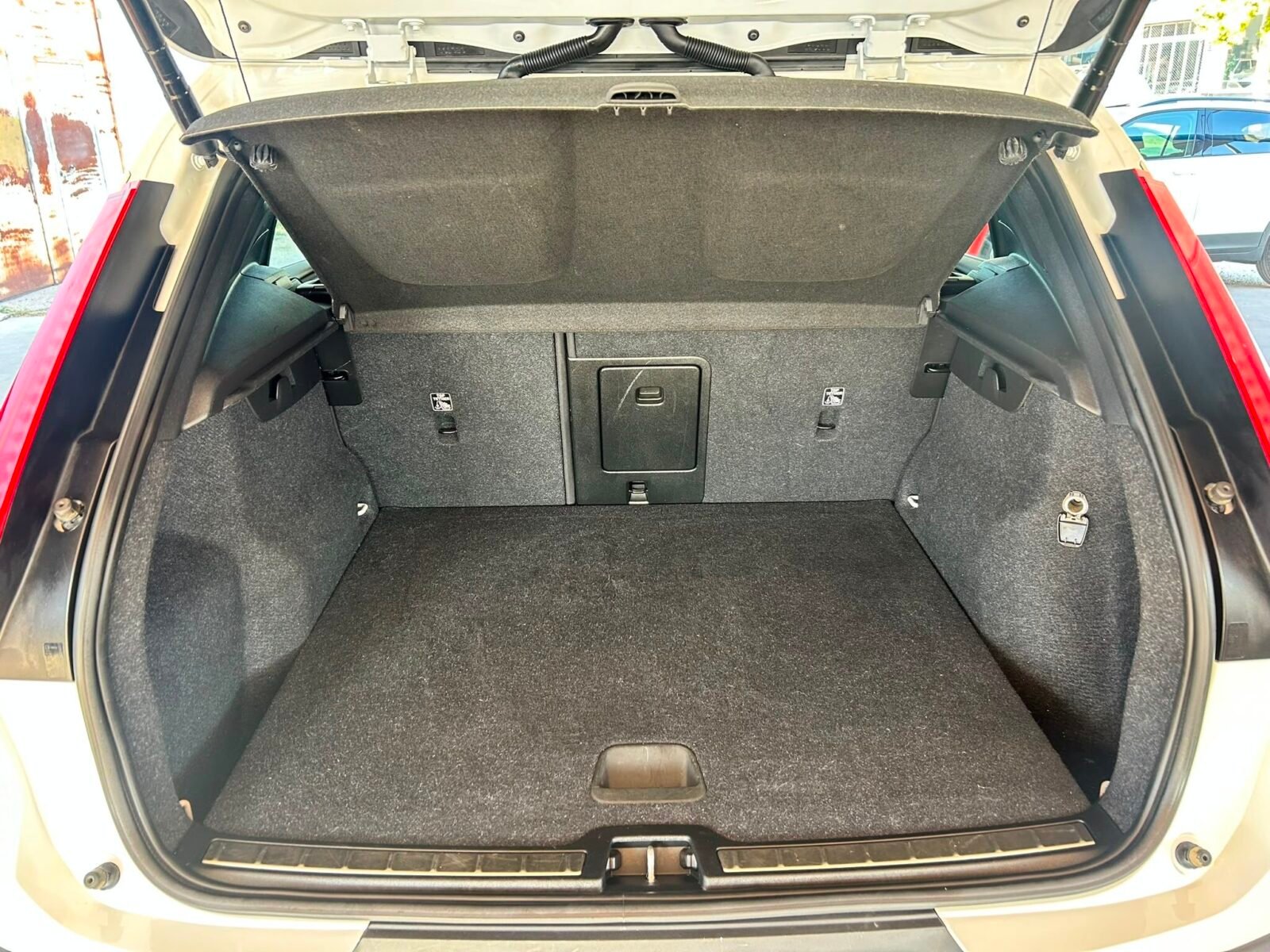 VOLVO XC40 1.5 T4 Twin Recharge Plus Bright Auto