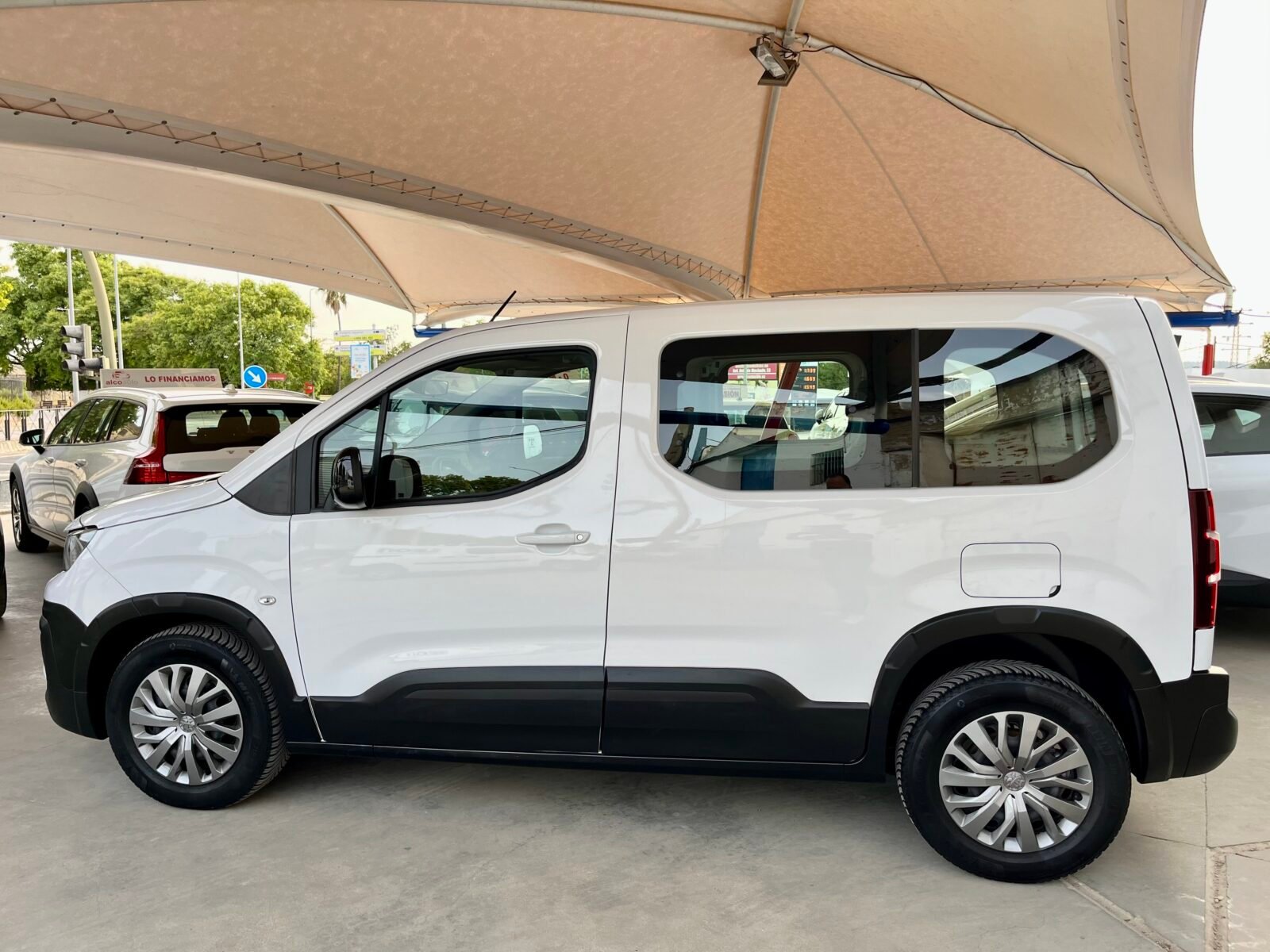 PEUGEOT Active Pack Busin. Standard BlueHDi