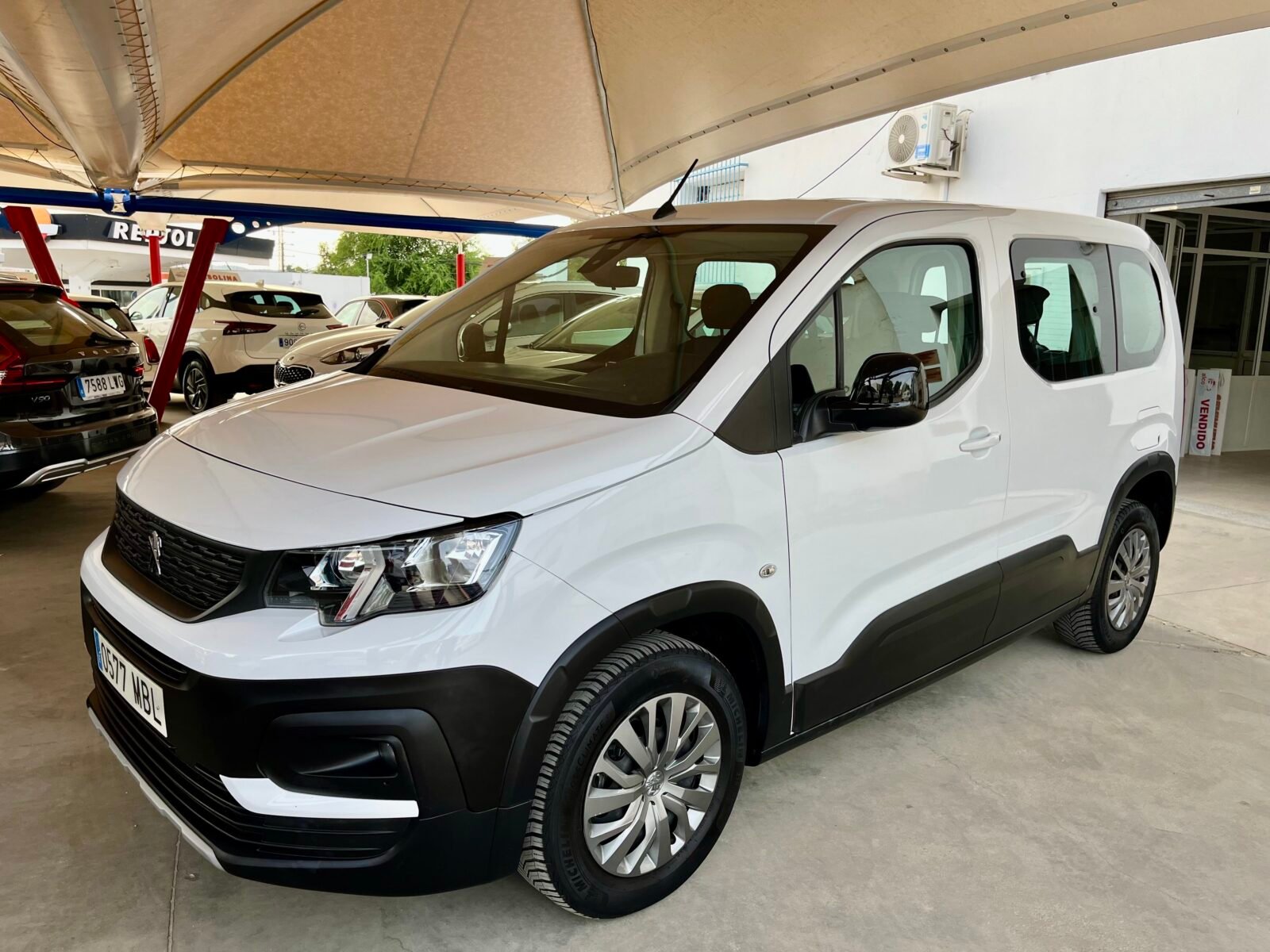 PEUGEOT Active Pack Busin. Standard BlueHDi