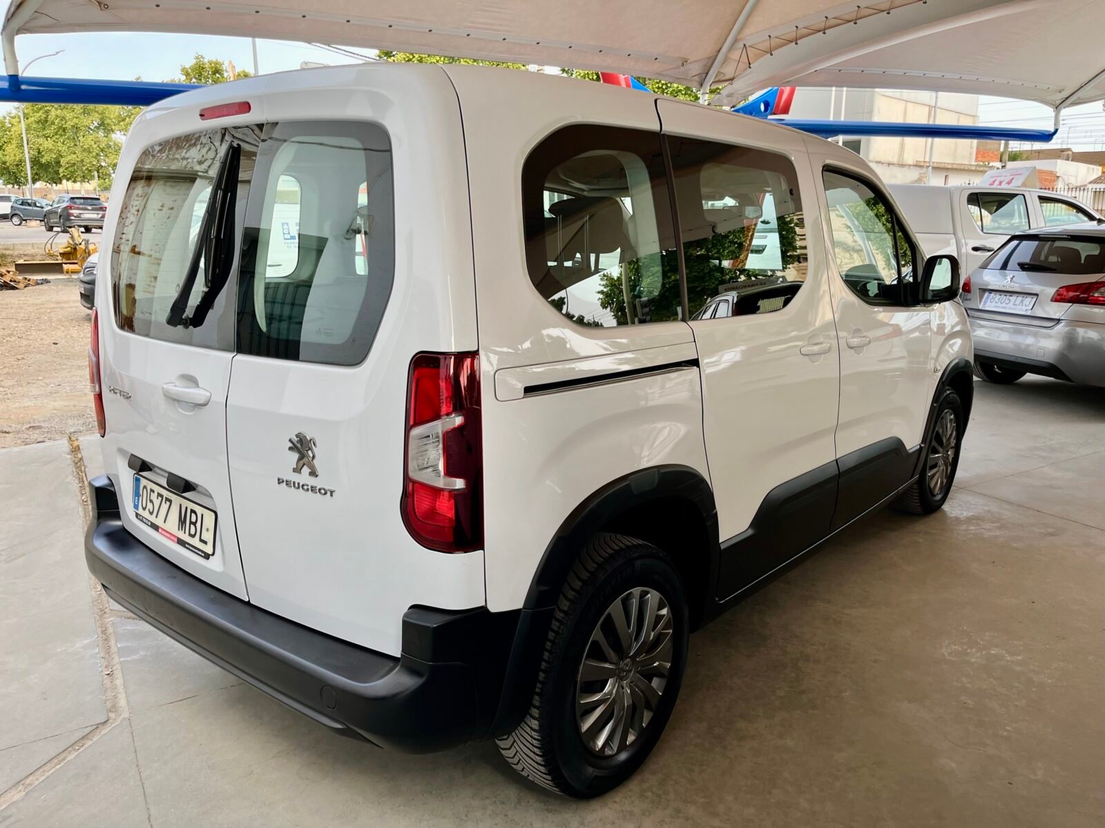 PEUGEOT Active Pack Busin. Standard BlueHDi