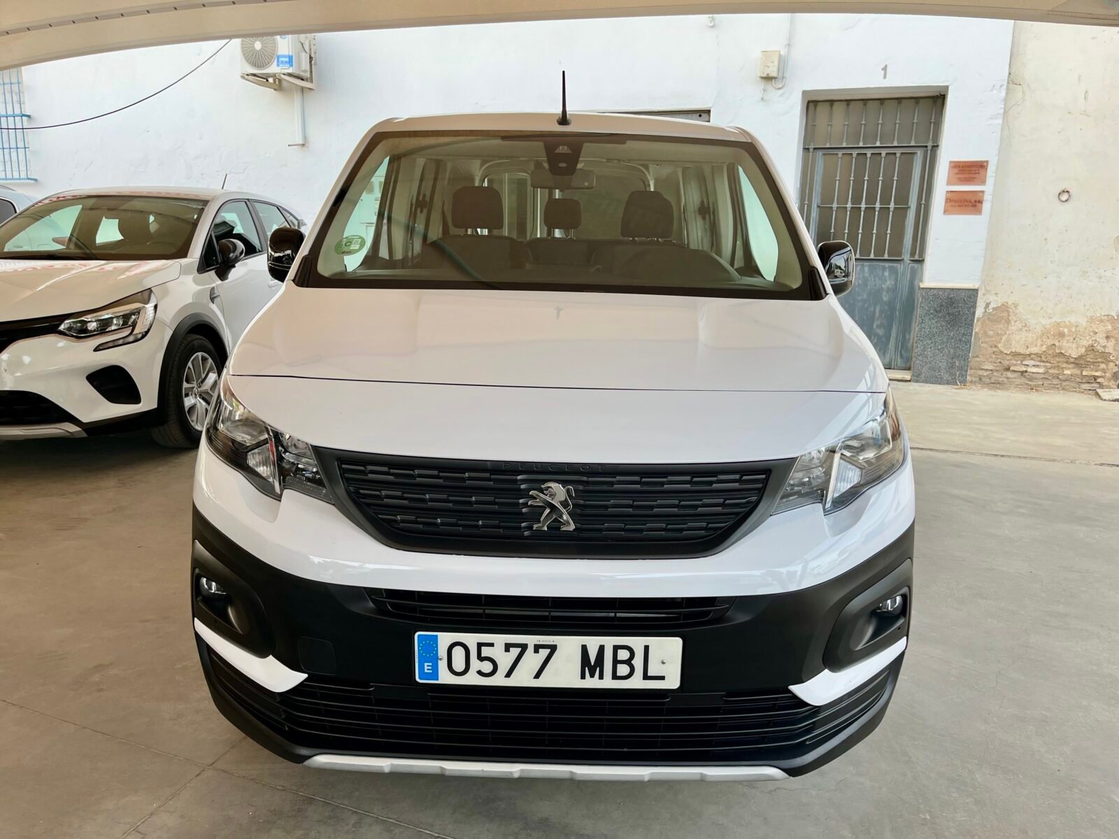 PEUGEOT Active Pack Busin. Standard BlueHDi