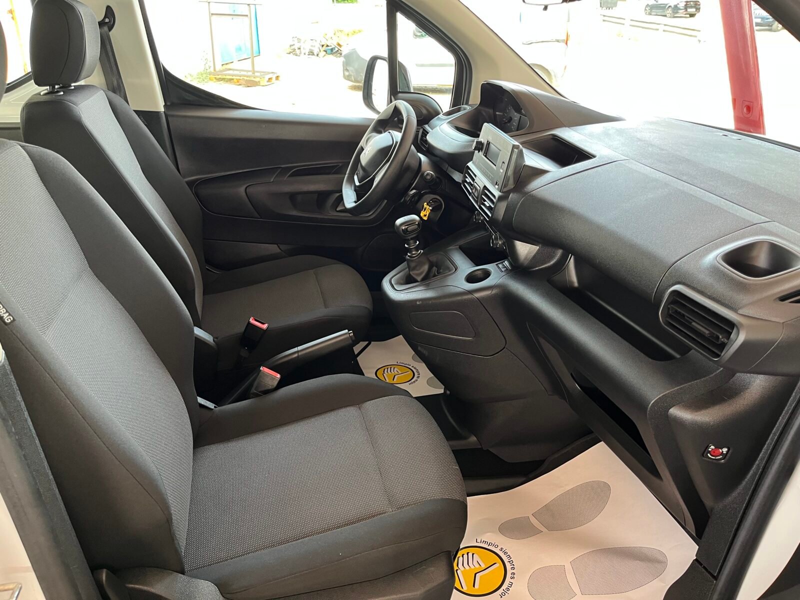 PEUGEOT Active Pack Busin. Standard BlueHDi