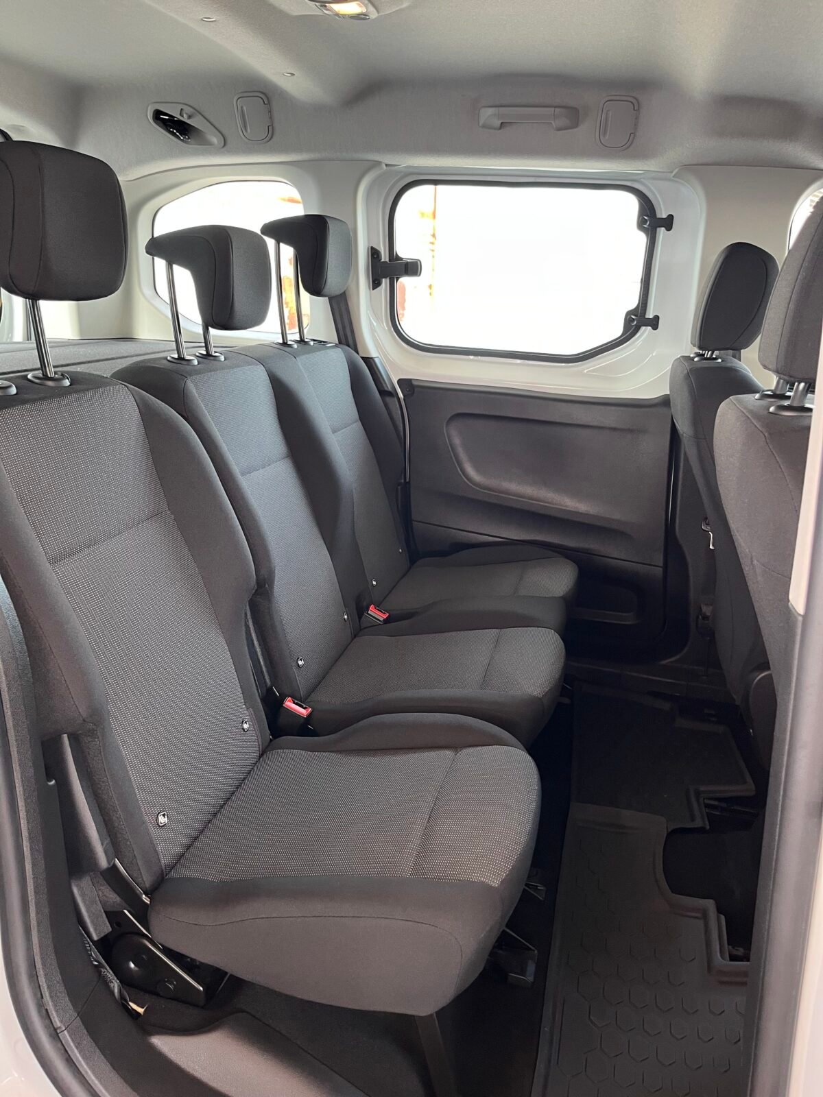 PEUGEOT Active Pack Busin. Standard BlueHDi