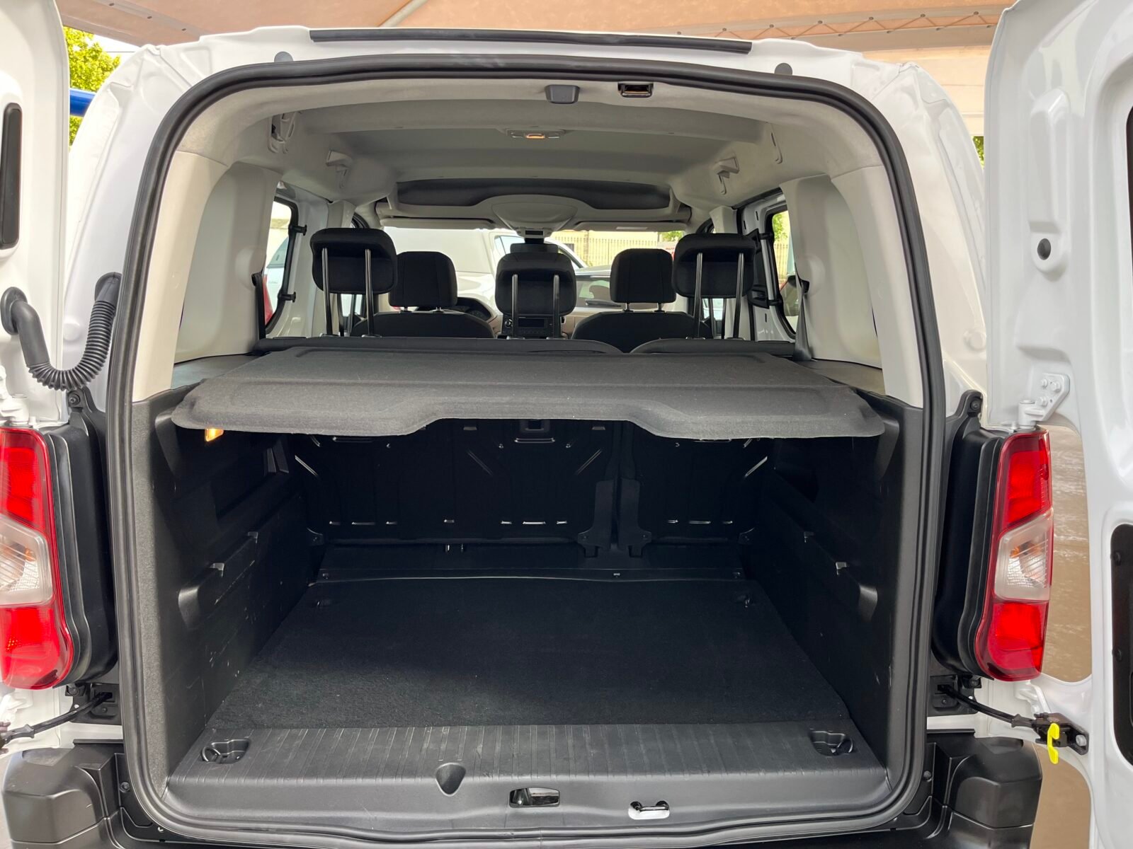 PEUGEOT Active Pack Busin. Standard BlueHDi