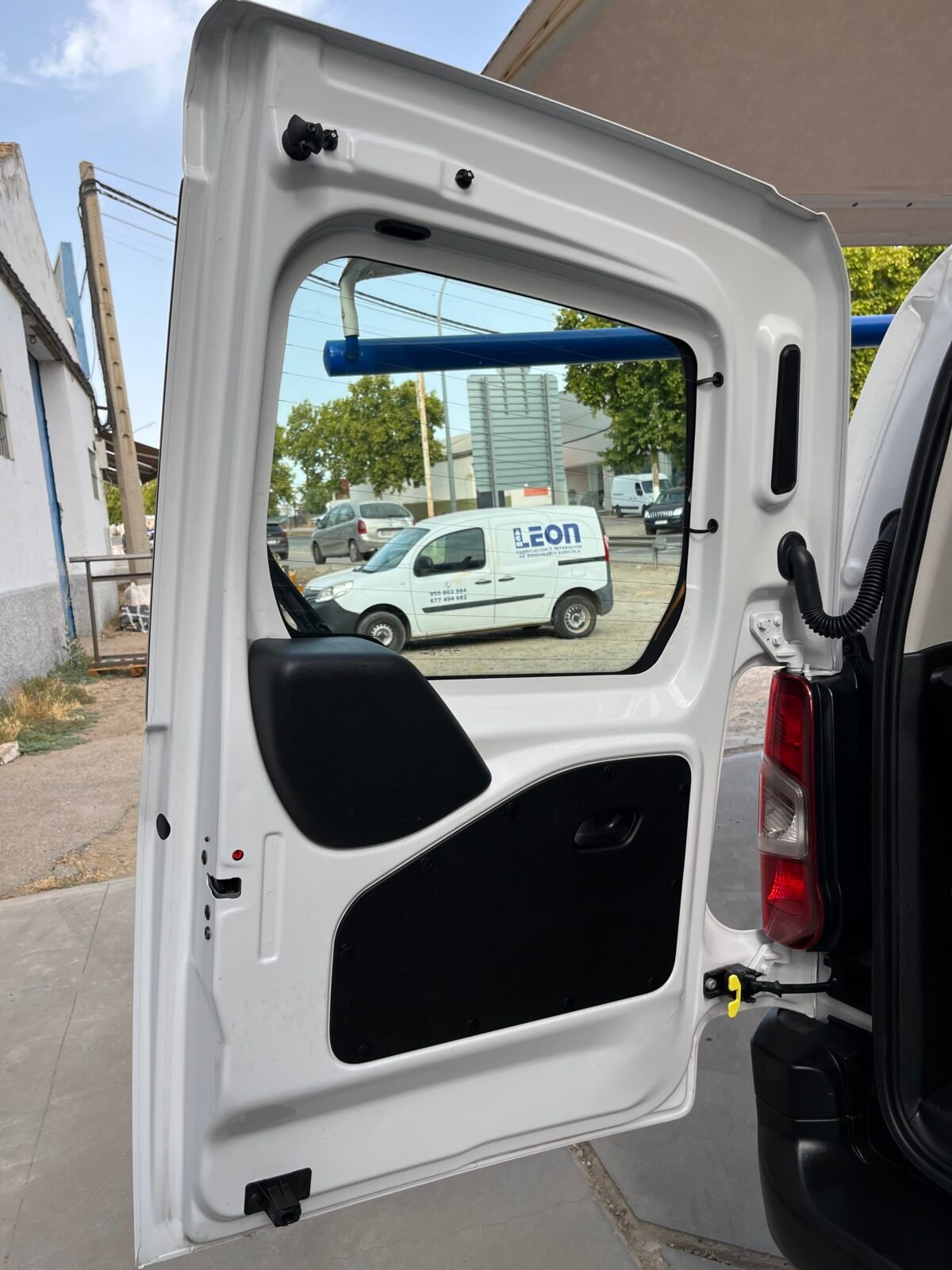 PEUGEOT Active Pack Busin. Standard BlueHDi