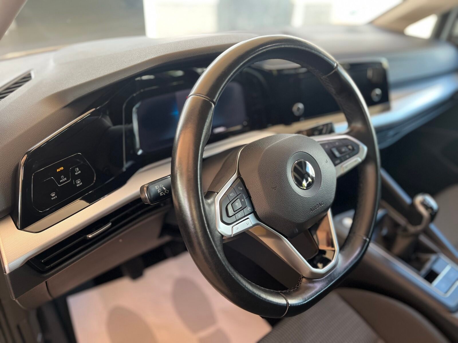 VOLKSWAGEN GOLF VARIANT Life 2.0 TDI