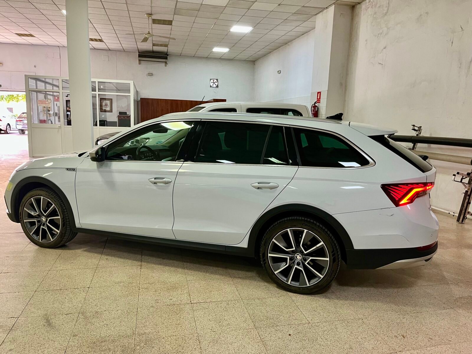 SKODA SKOUT Octavia Combi 2.0 TDI DSG 4x4 Scout