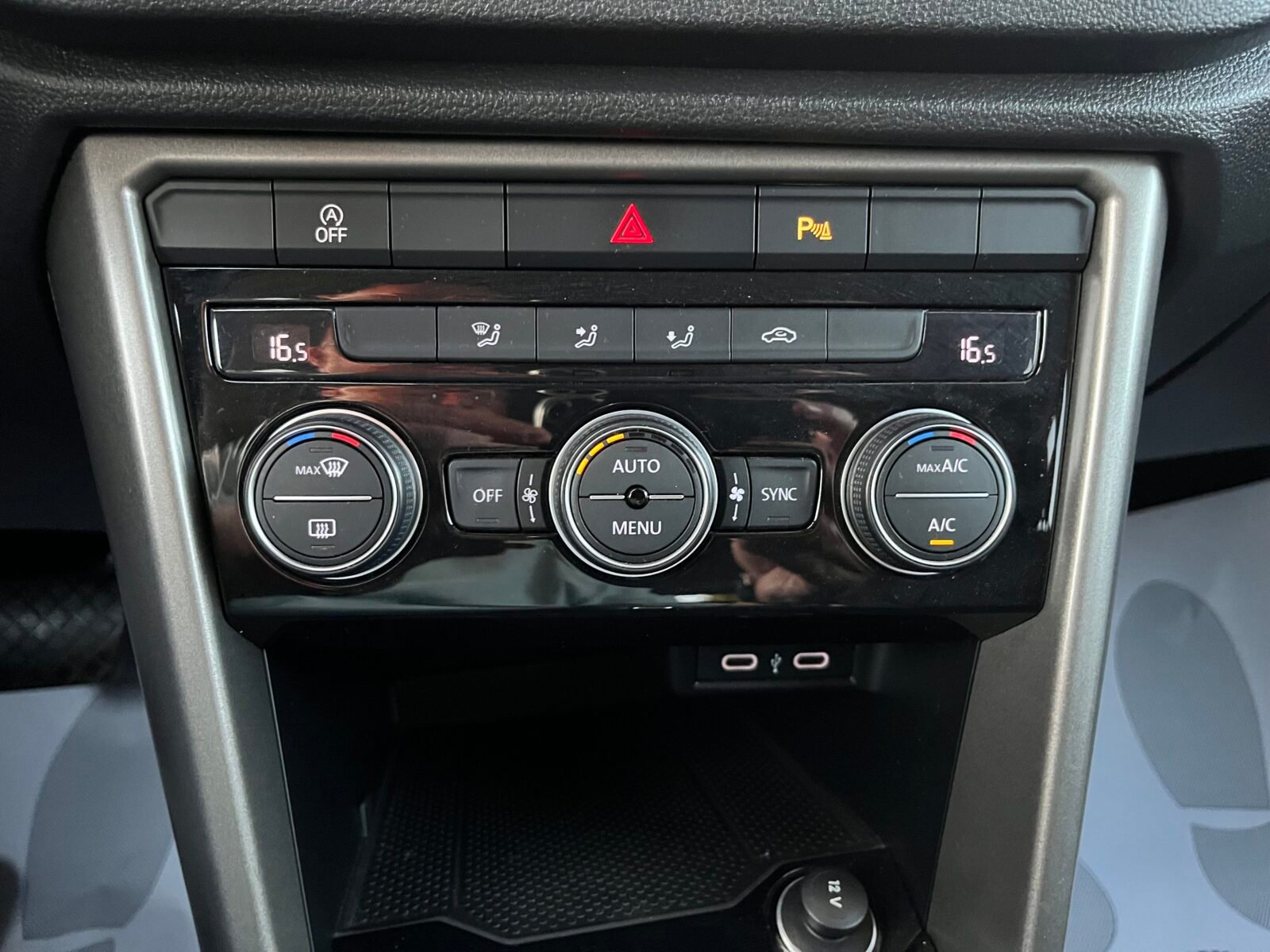 VOLKSWAGEN T-Roc Advance 2.0 TDI DSG